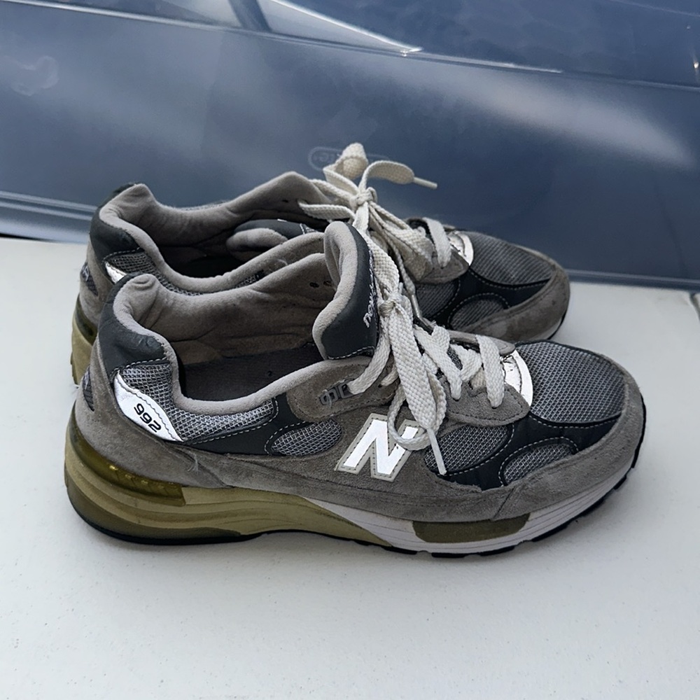 Collectible New Balance 992 Women’s gray classic running sneakers, Sz 7.5.